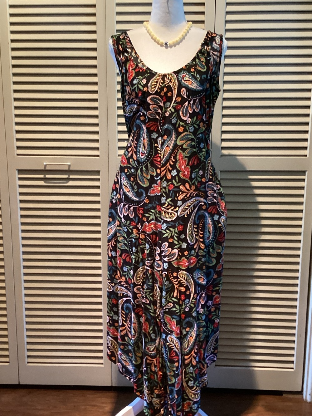 Women's Black Paisley Sleeveless Jumper